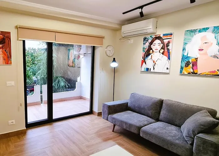 2V1 - Center Apartment 1